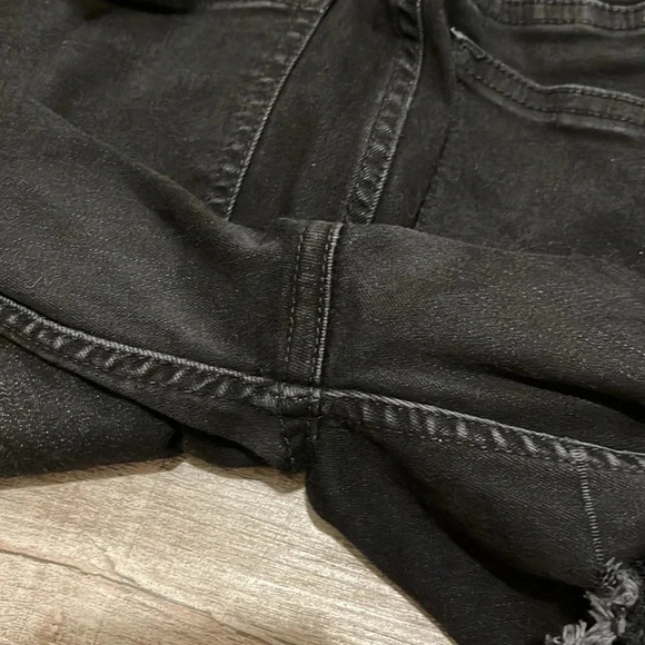 Free People - Destroyed Skinny Fit Jeans Style #Ob823188 - Black - Size 28 - GUC - Picture 7 of 9